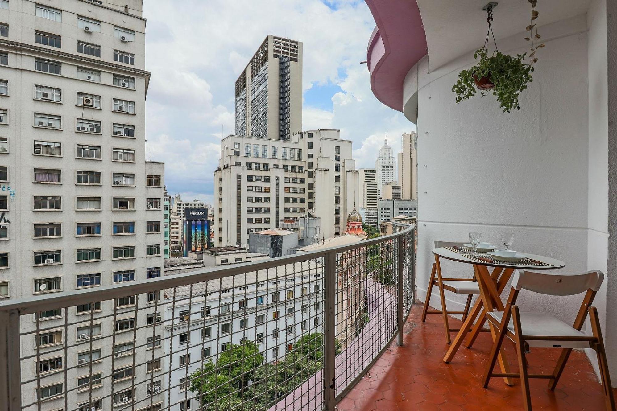 A/c Em Amplo Apto Com Varanda No Centro De Sp Apartamento